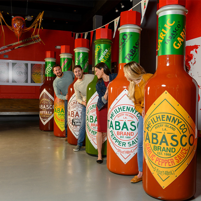 Visiteurs se prenant en photo à la Tabasco Factory sur Avery Island, Louisiane