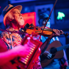 Musiciens jouant au Blue Moon Saloon de Lafayette, en Louisiane