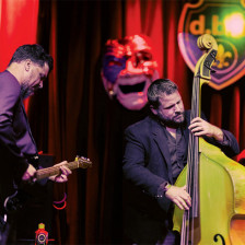 Musiciens jouant au d.b.a. La Nouvelle-Orléans en Louisiane